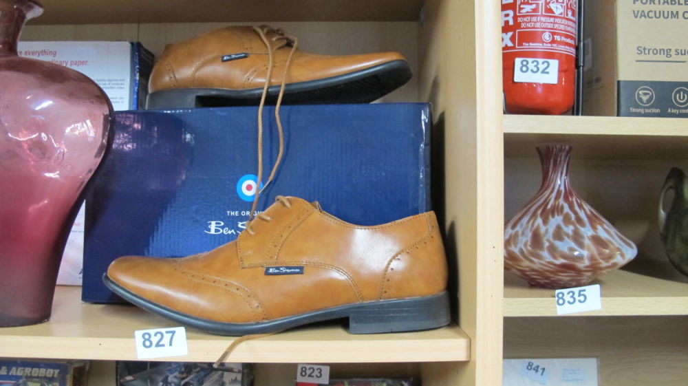 Lot 827: A pair of Ben Sherman mens shoes