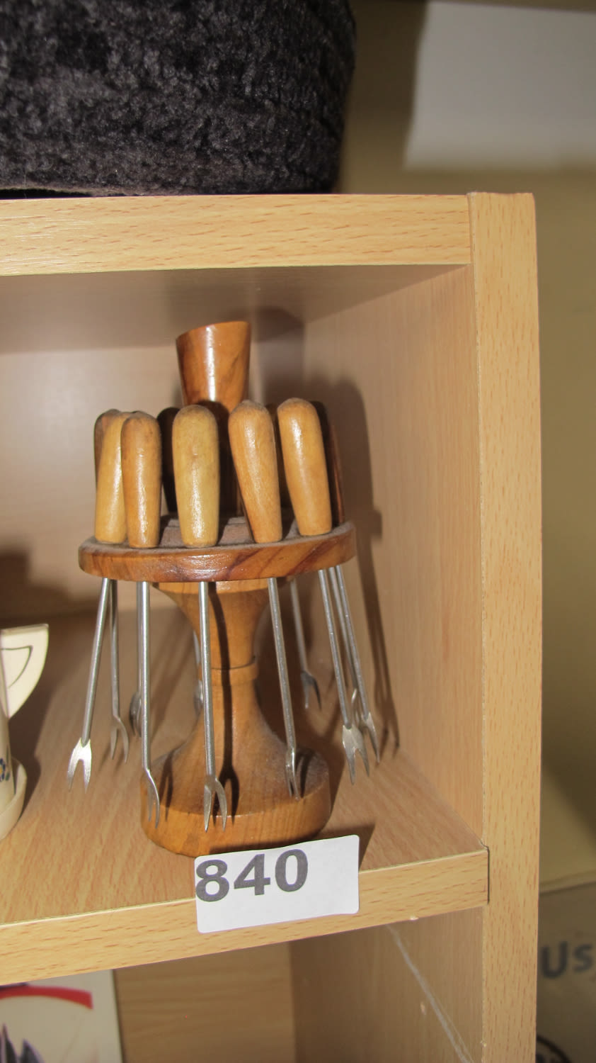 Lot 840: Fondue forks