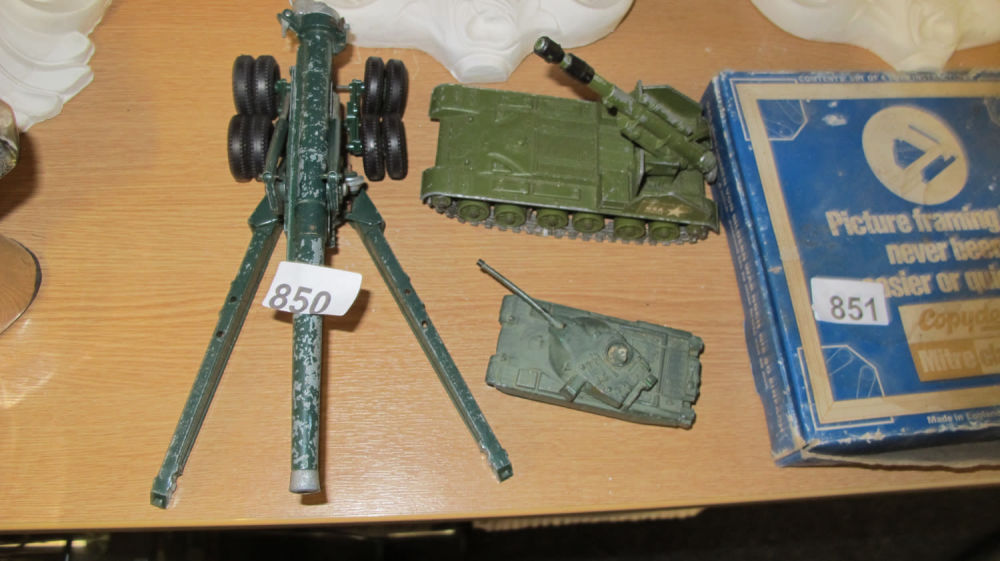Lot 850: Diecast army toys
