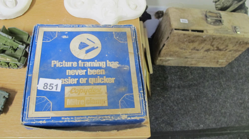 Lot 851: Picture framing mitre clamp