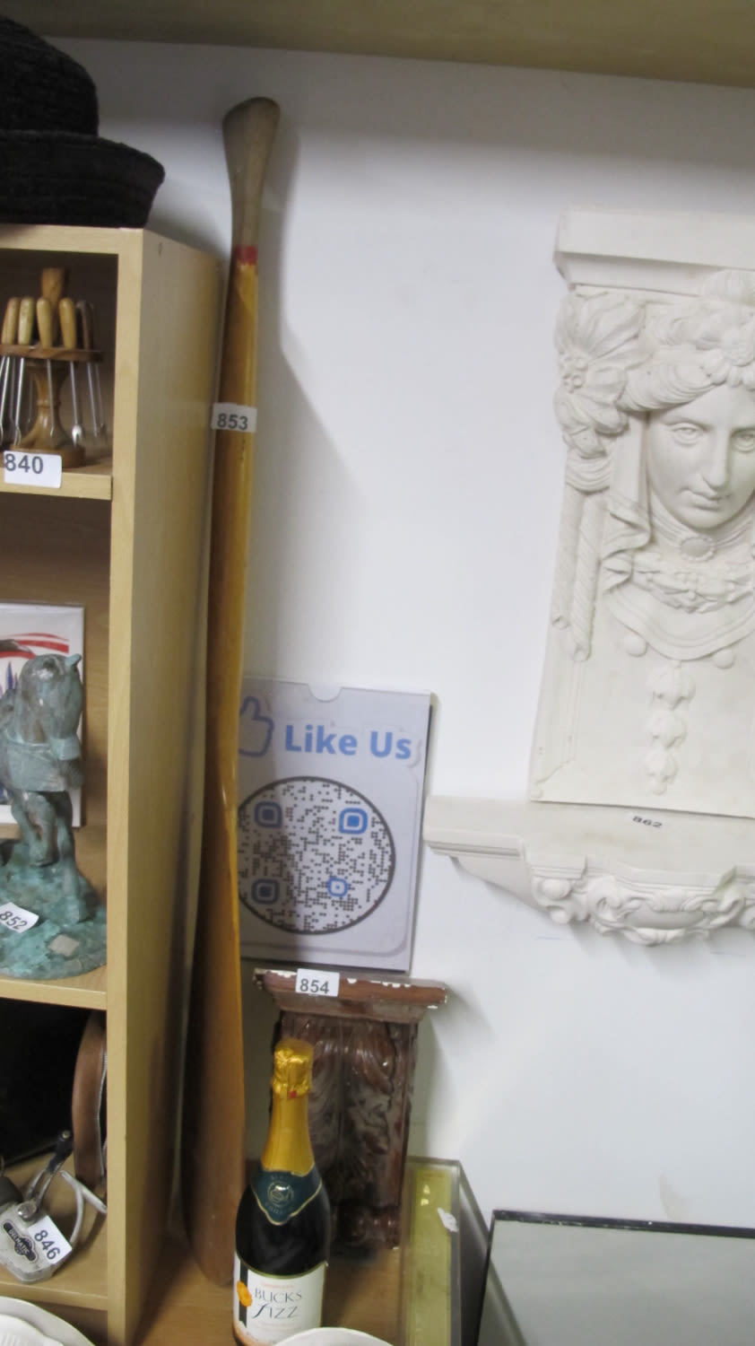 Lot 853: A paddle