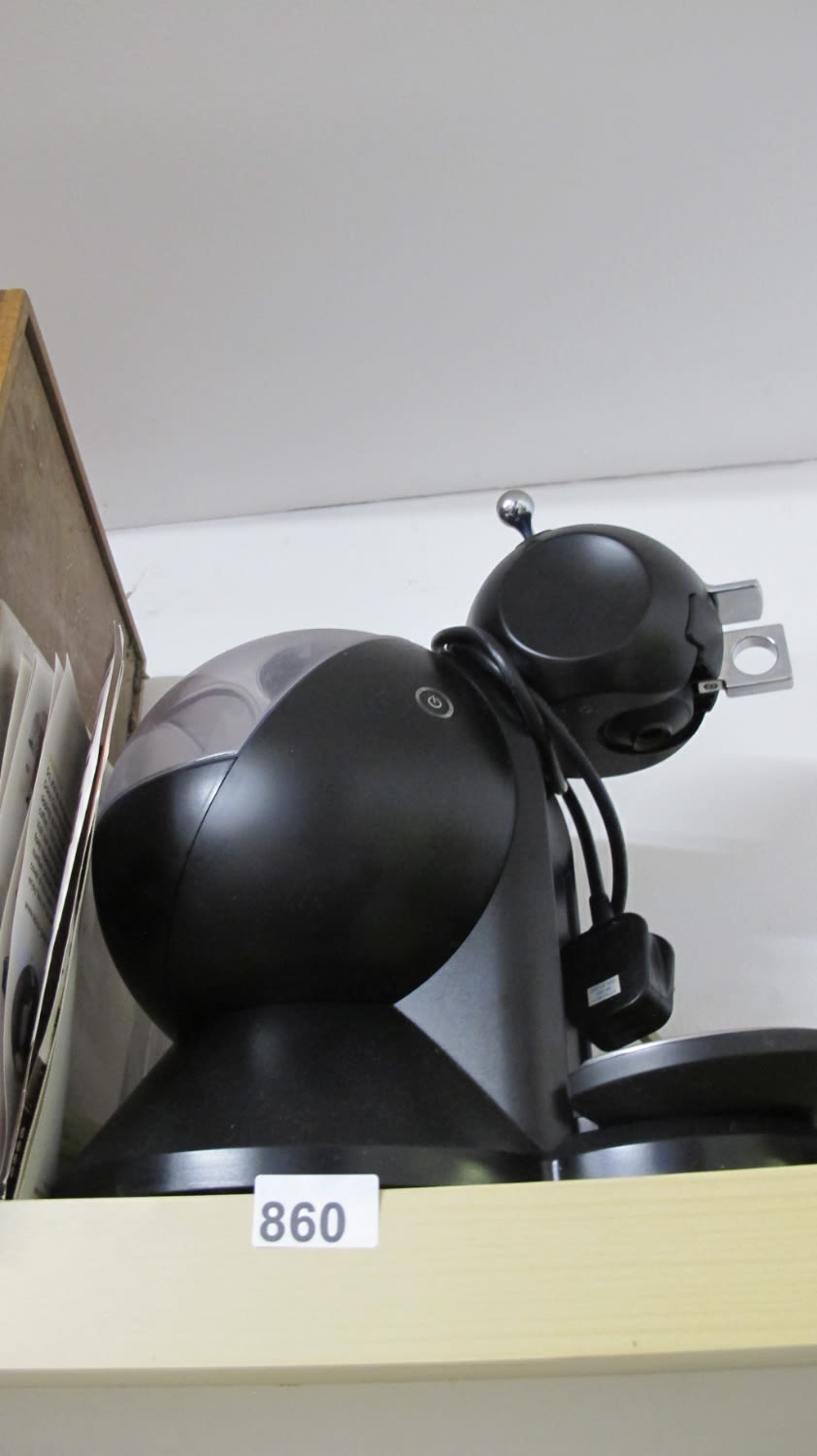 Lot 860: A tassimo machine