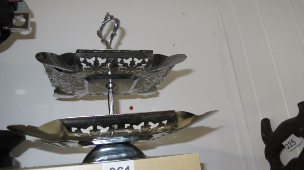 Lot 861: A perforated metal cake stand