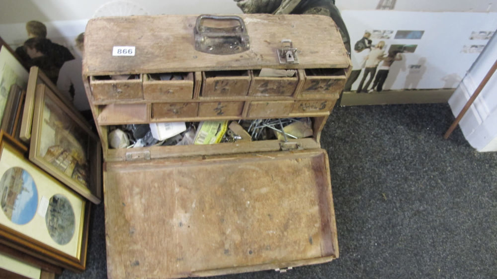 Lot 866: Engineers case and contents
