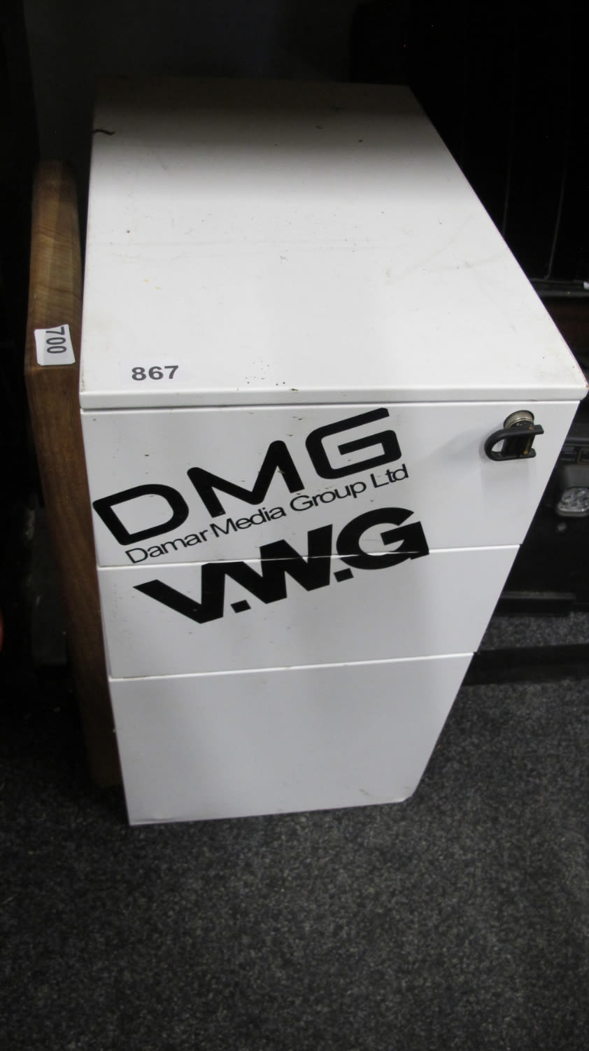 Lot 867: Lockable drawers