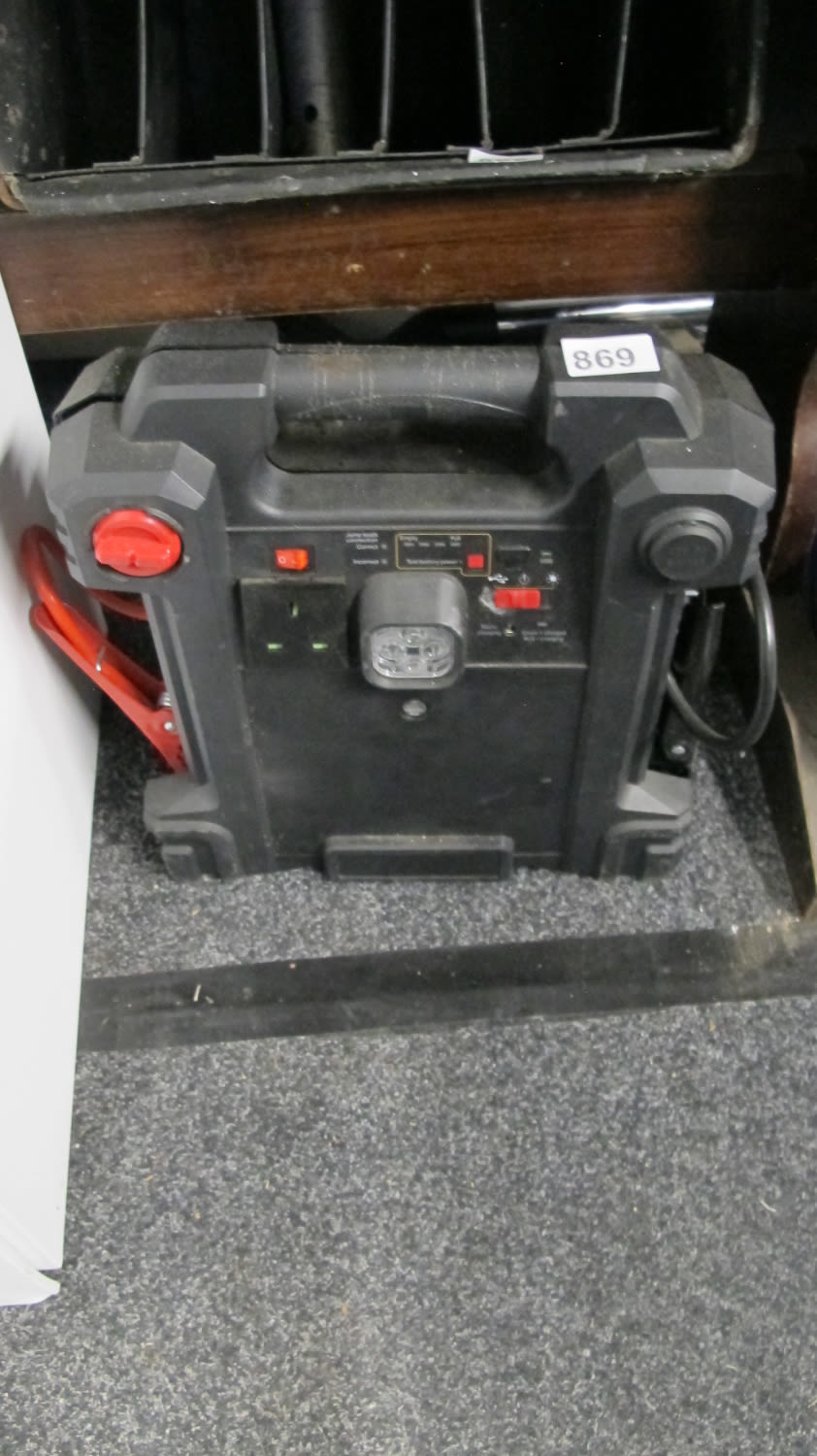 Lot 869: Car powerpack