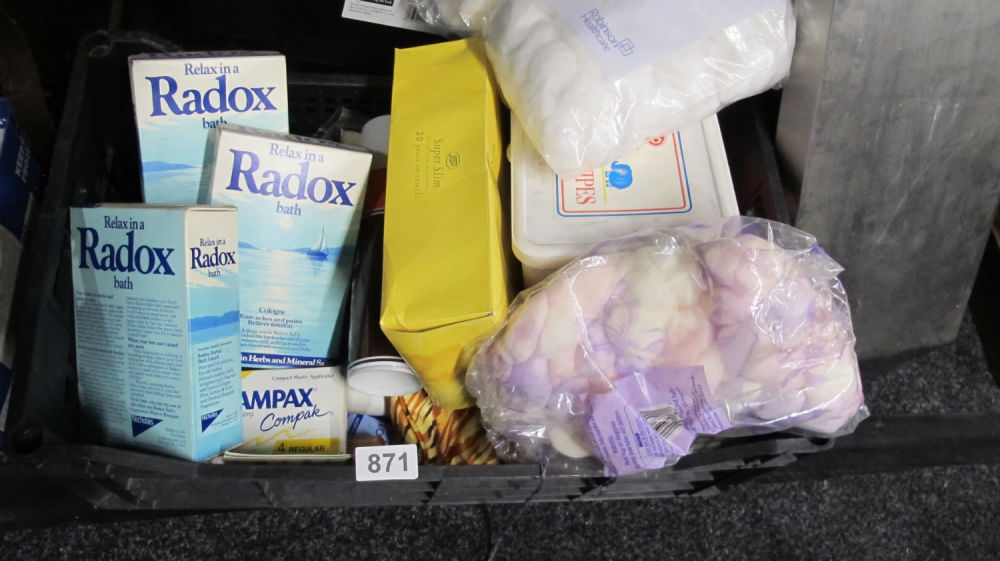 Lot 871: Bath salts etc.