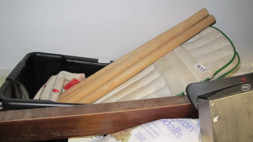 Lot 872: A tub of cricket gear