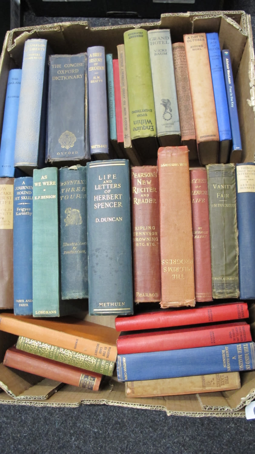 Lot 900: A box of vintage books Collected from chess...