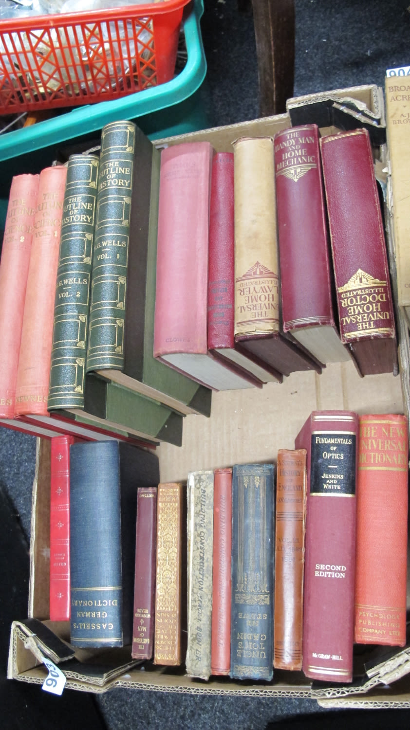 Lot 903: A box of vintage books Collected from chess...