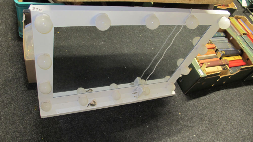 Lot 916: Touch light makeup mirror