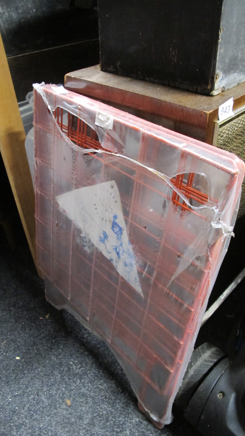 Lot 942: A wire thing