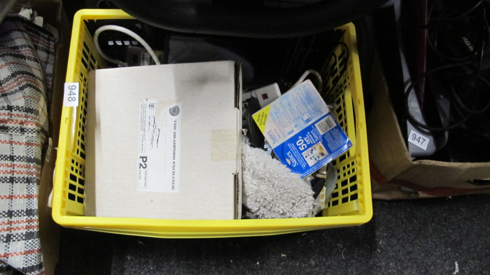 Lot 948: A box of misc.