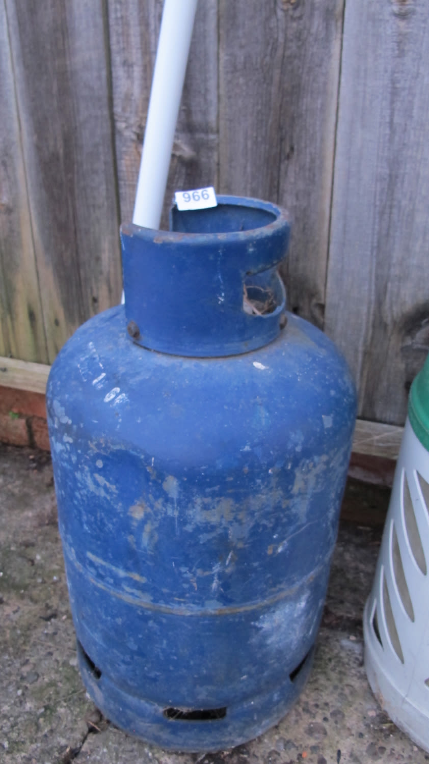 Lot 966: Gas bottle