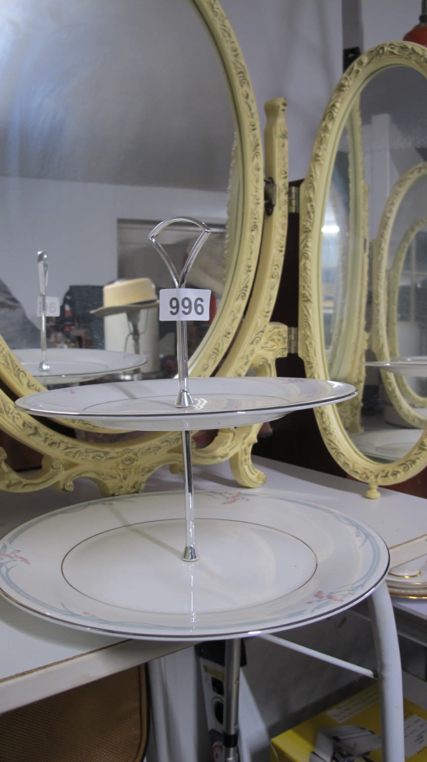 Lot 996: Cake stand