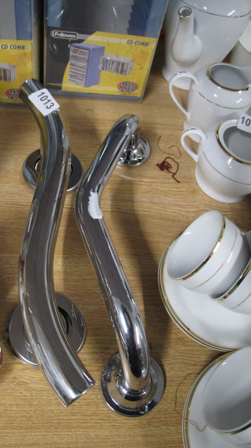 Lot 1013: Handles