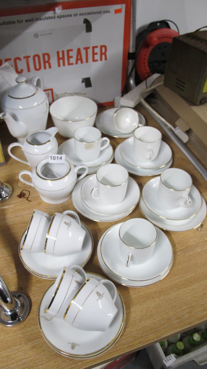 Lot 1014: White "royal" tea service