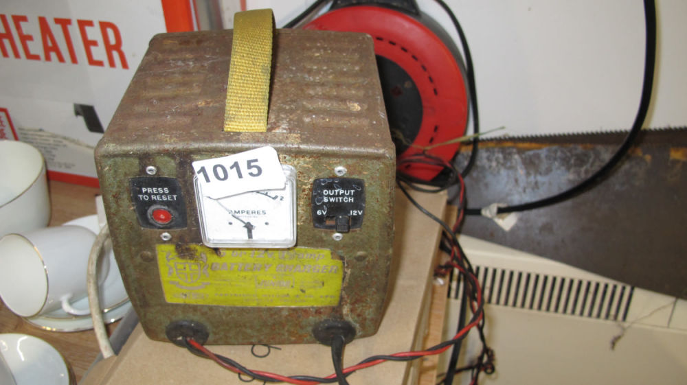 Lot 1015: Battery charger