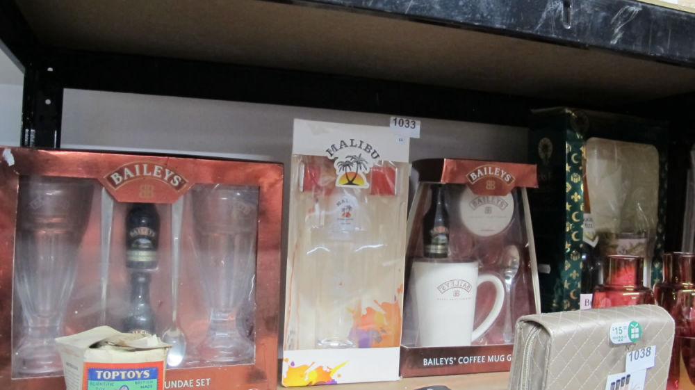Lot 1033: Alcohol gift sets