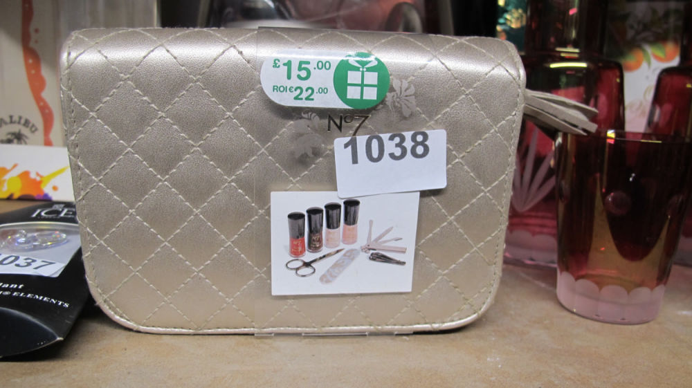 Lot 1038: No.7 gift set