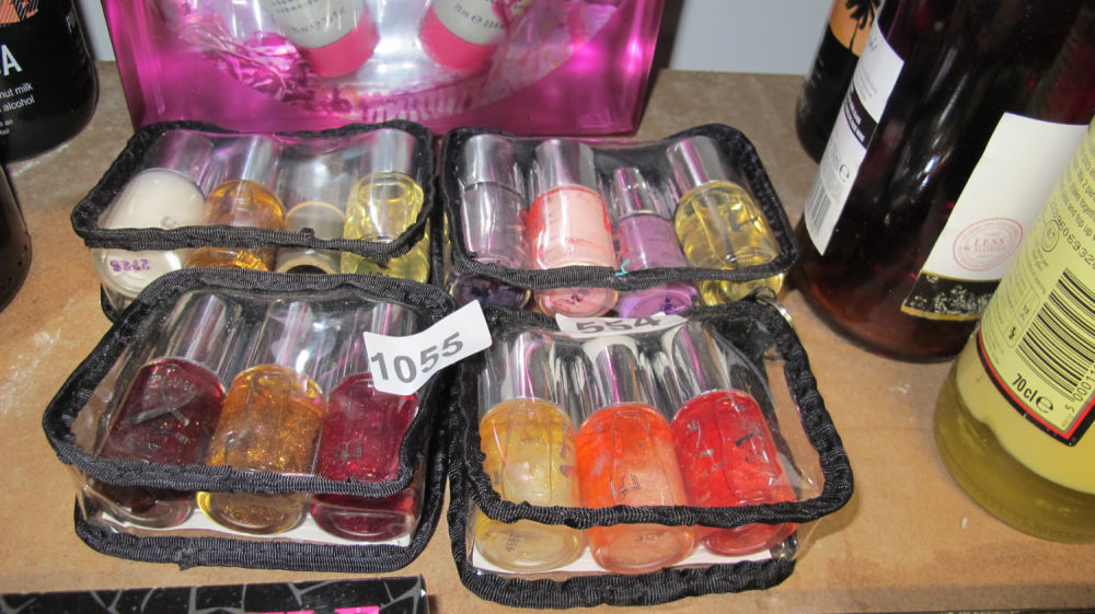 Lot 1055: Nail varnishes