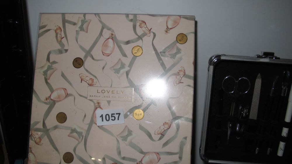 Lot 1057: Sarah Jessica Parker gift set