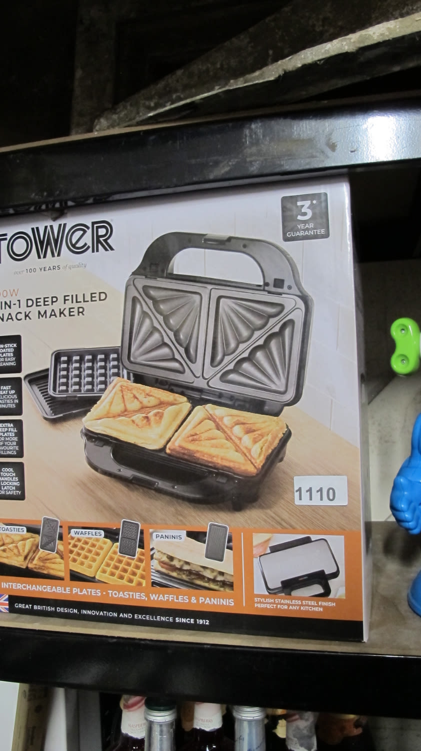 Lot 1110: Snack maker