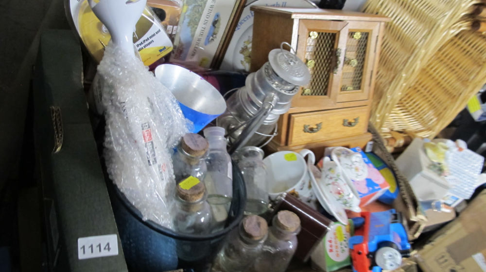 Lot 1114: Quantity of random shite.