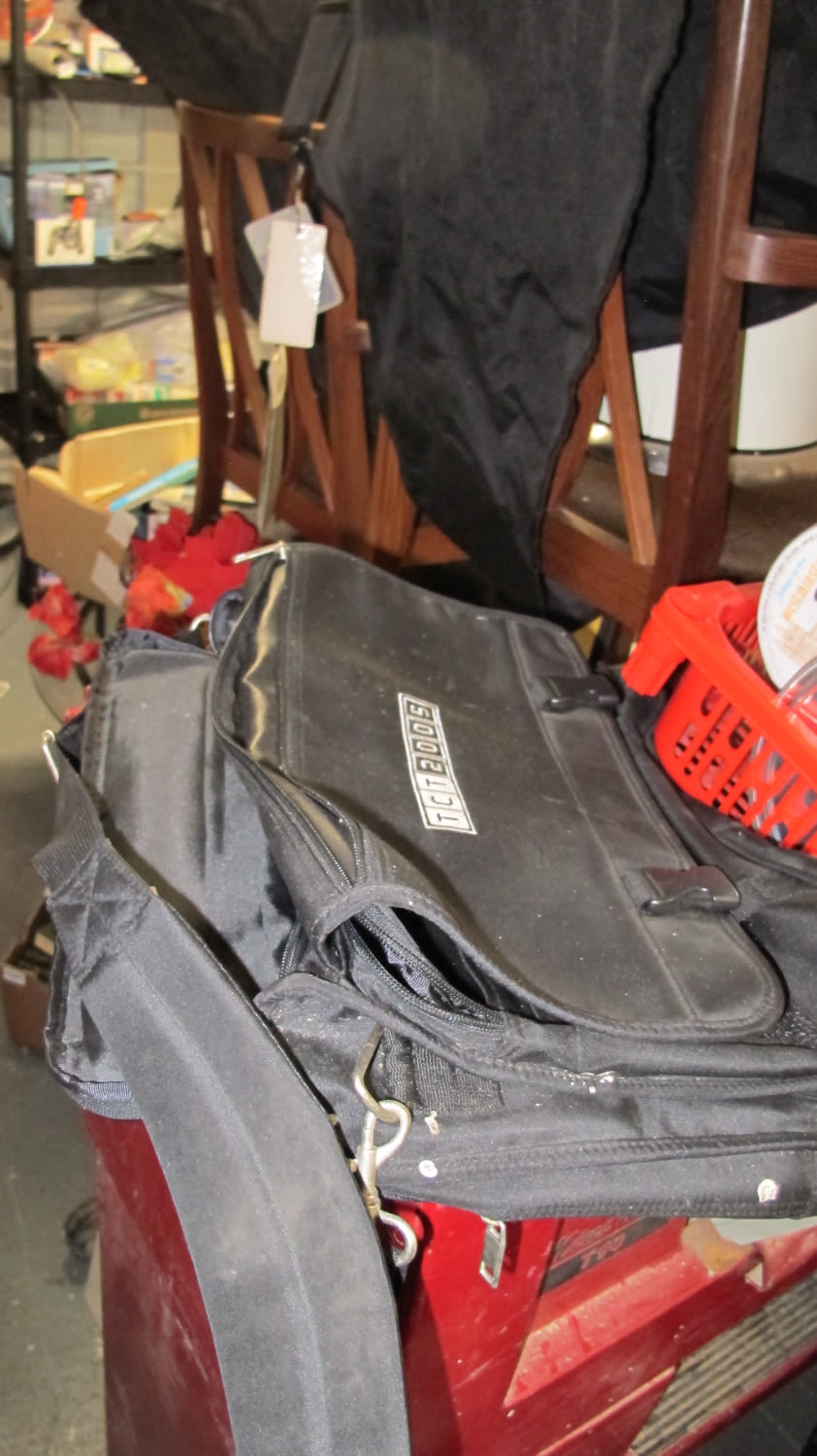 Lot 1122: Laptop bag