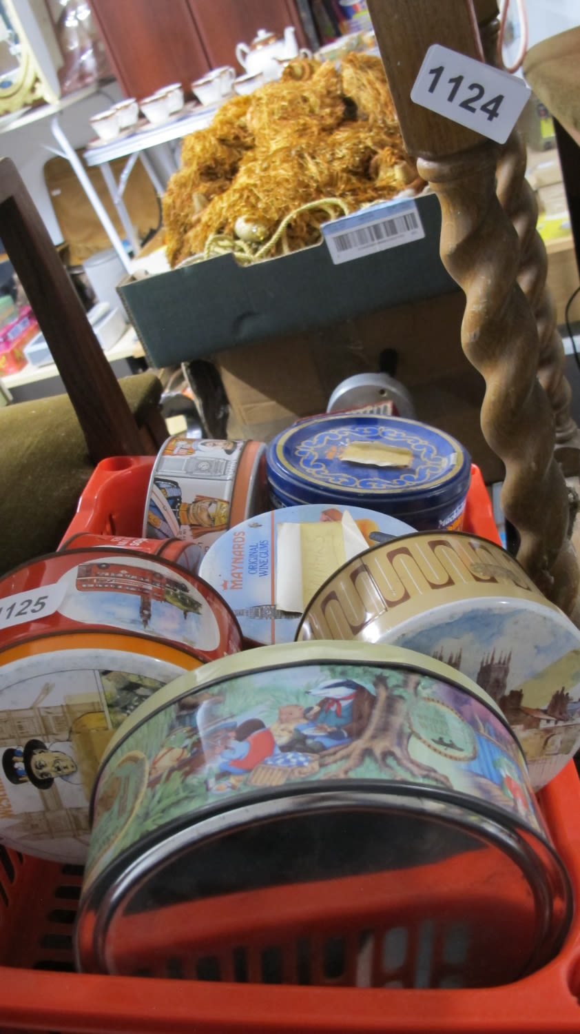 Lot 1125: Tub of tins