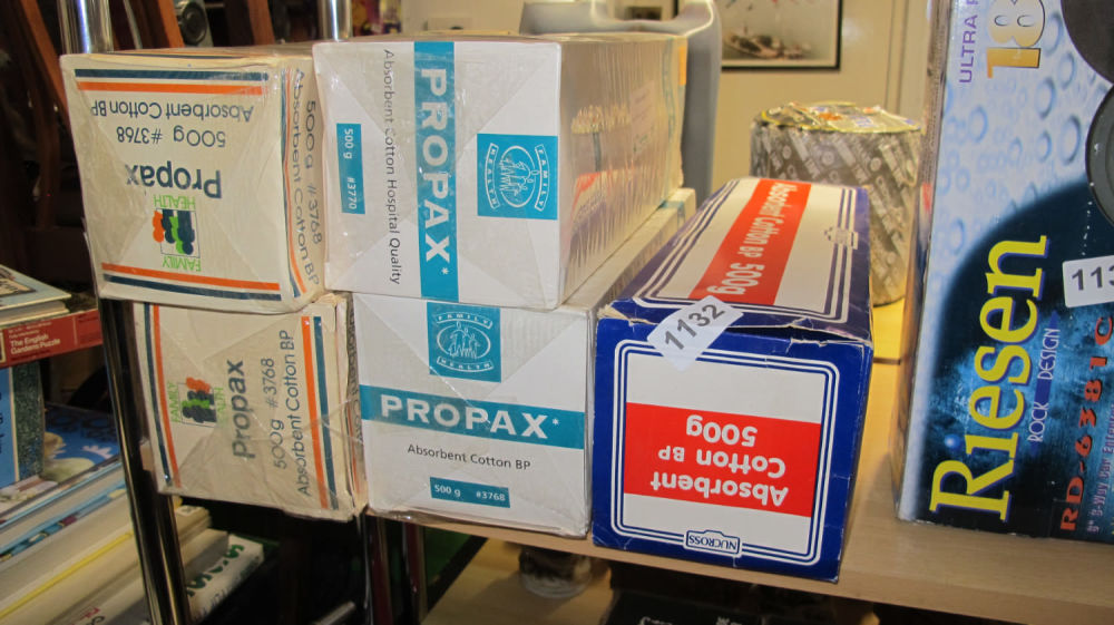 Lot 1132: Absorbent cotton