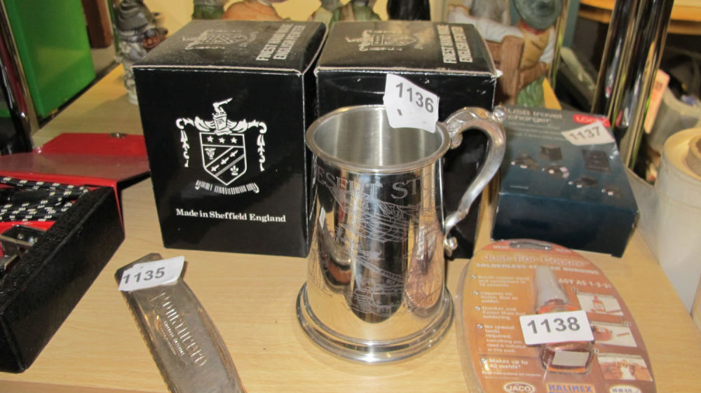 Lot 1136: 2 Desert Storm tankards