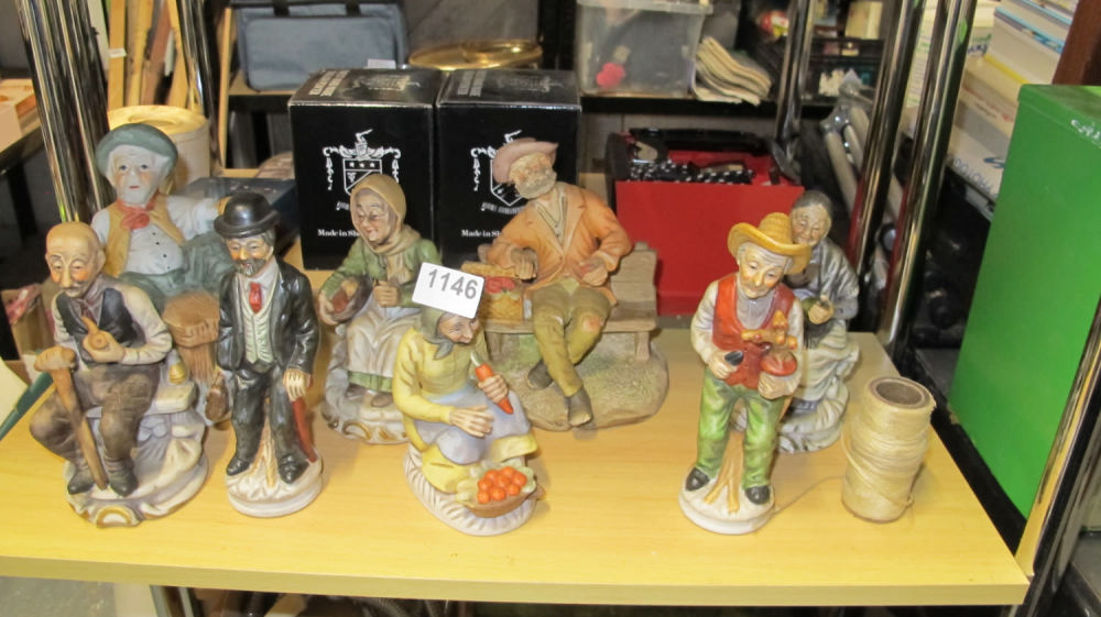 Lot 1146: Capodimonti style figures