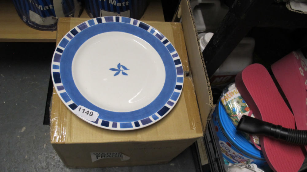 Lot 1149: Blue dinner service
