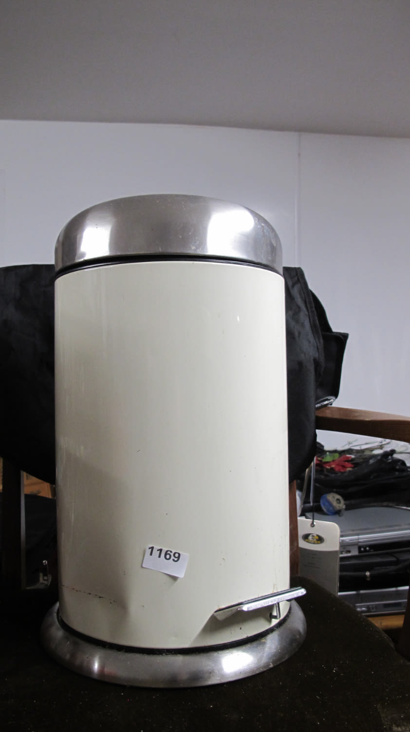 Lot 1169: Pedal bin