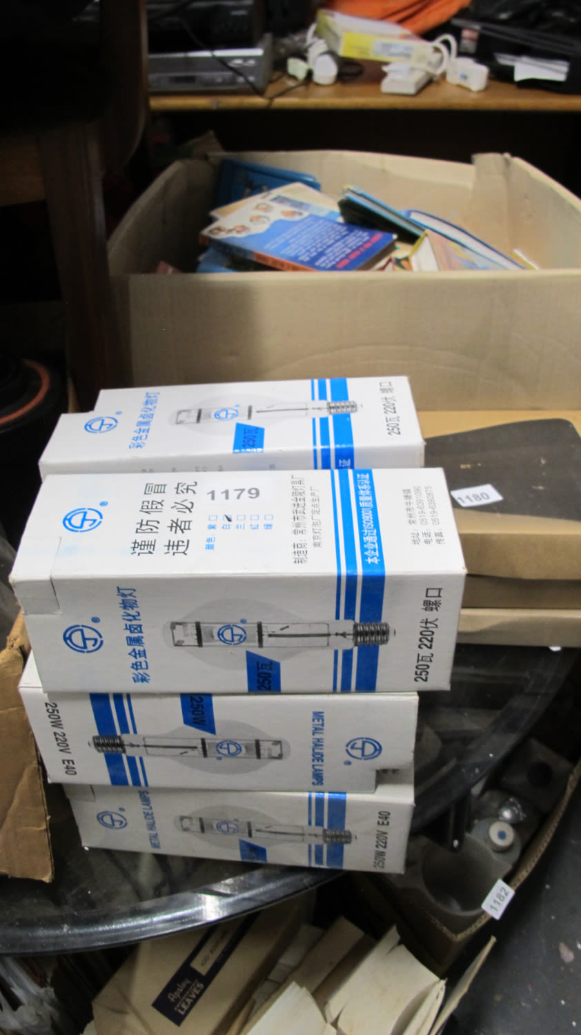 Lot 1179: Light bulbs