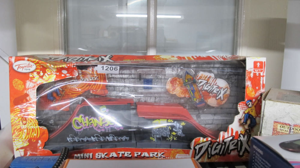 Lot 1206: Mini skate park