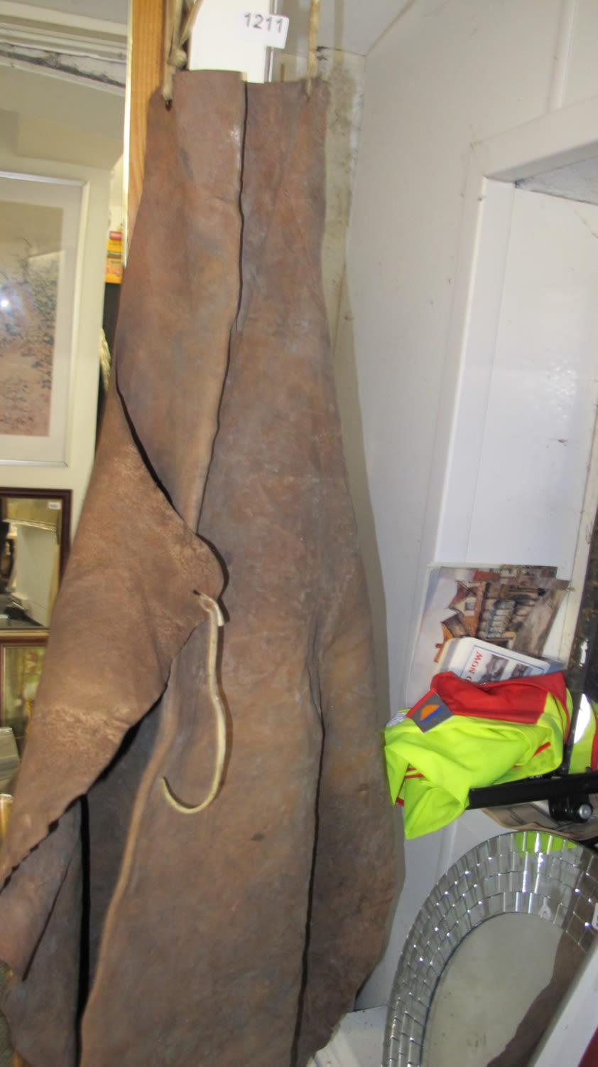 Lot 1211: Leather apron