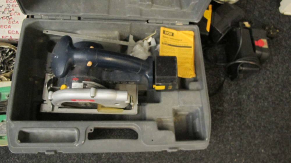 Lot 1212: Battery circular saw