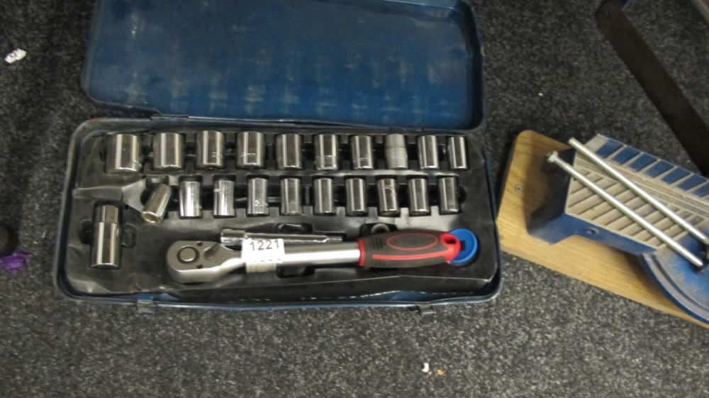 Lot 1221: Socket set