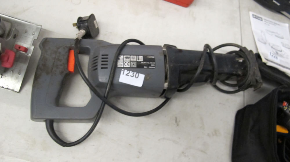 Lot 1230: Electric saw