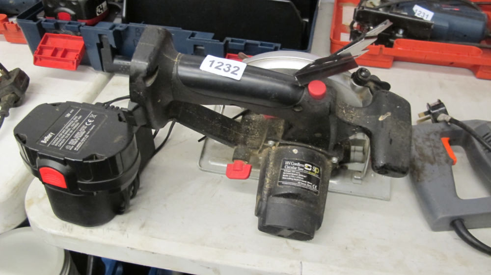 Lot 1232: Battery circular saw