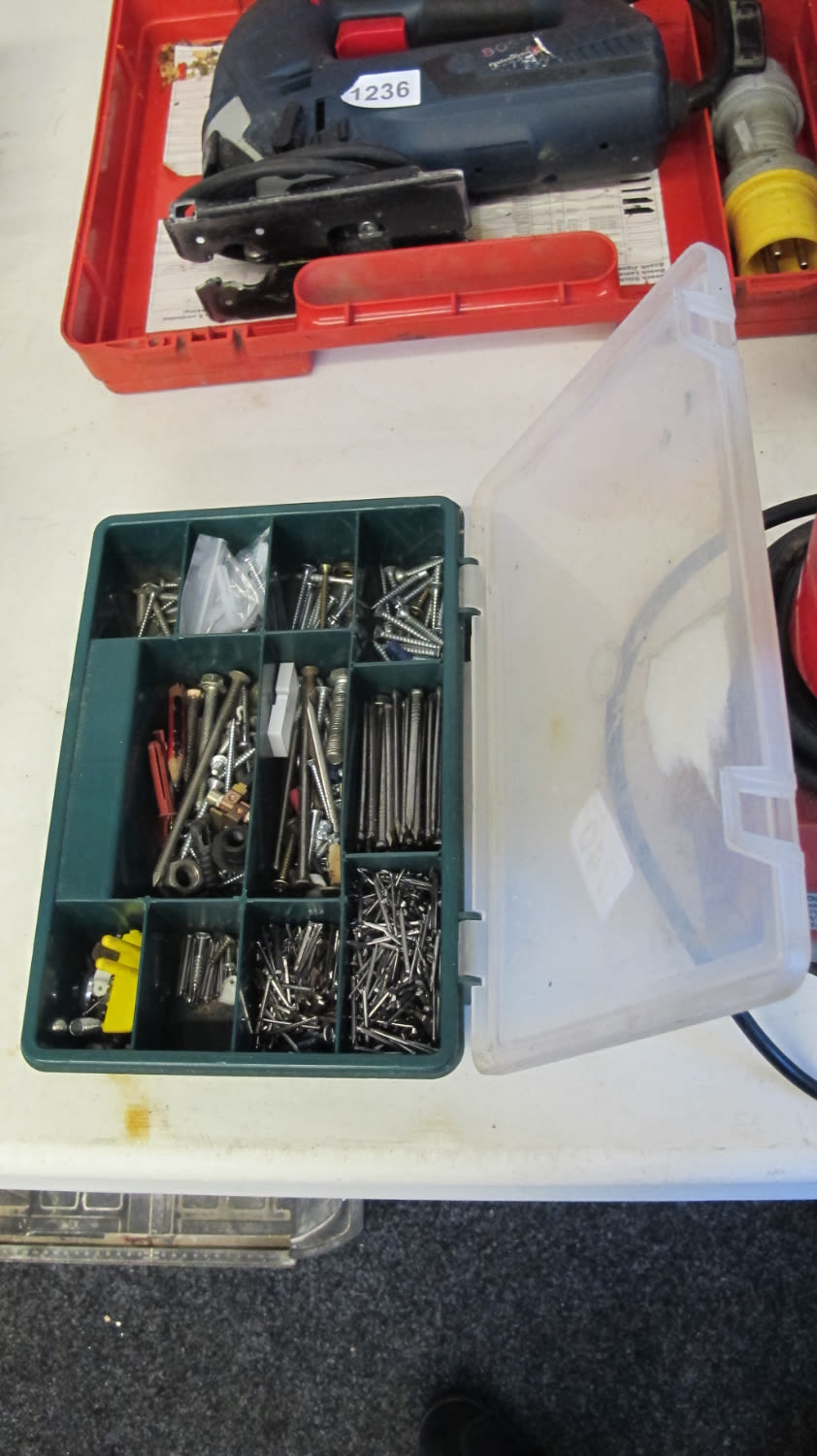Lot 1235: tub of screws