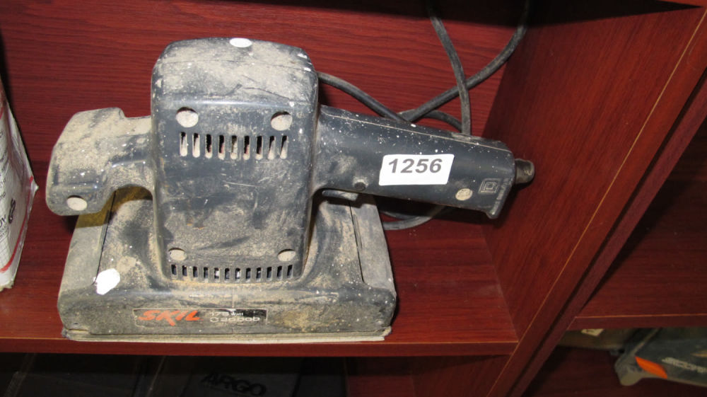 Lot 1256: Electric sander