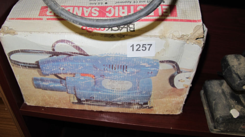 Lot 1257: Electric sander