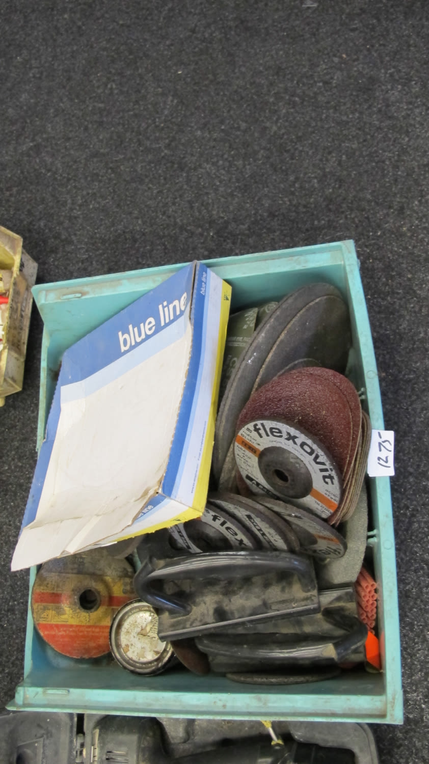 Lot 1275: Tub of misc.