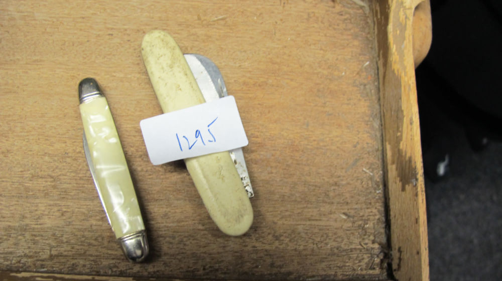 Lot 1295: 2 Penknives