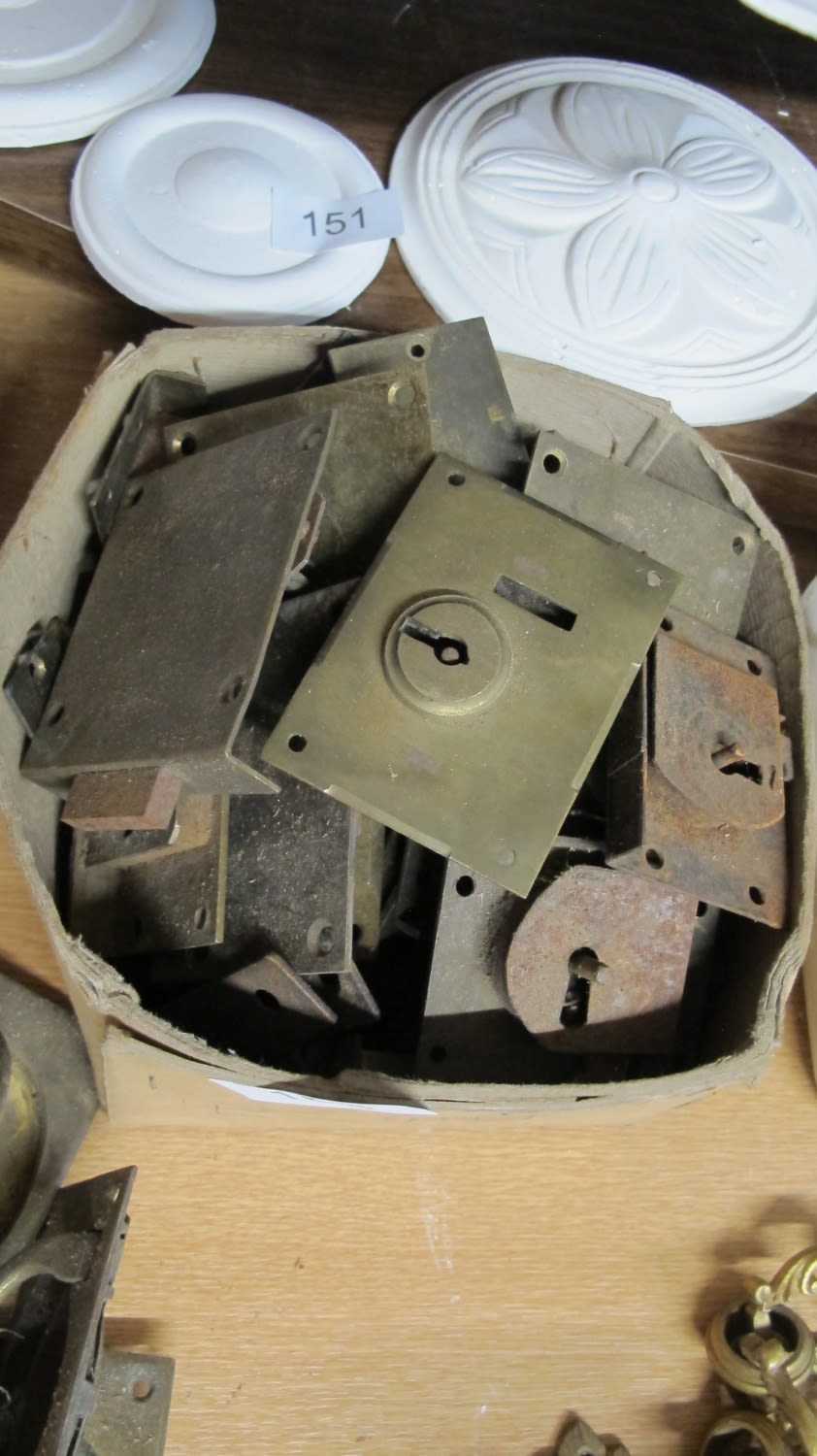 Lot 166: A quantity of antique locks