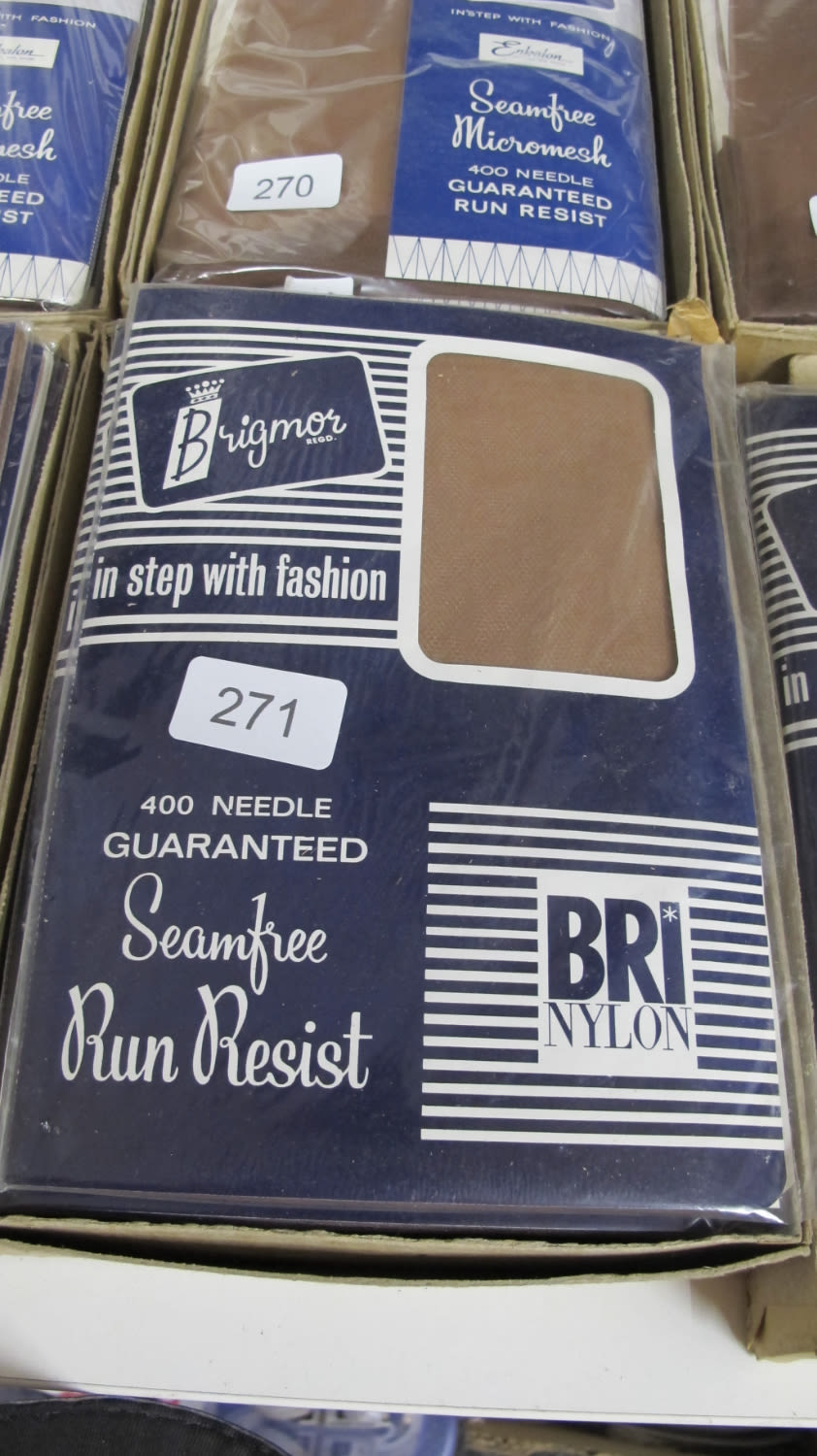 Lot 271: 10 x Stockings