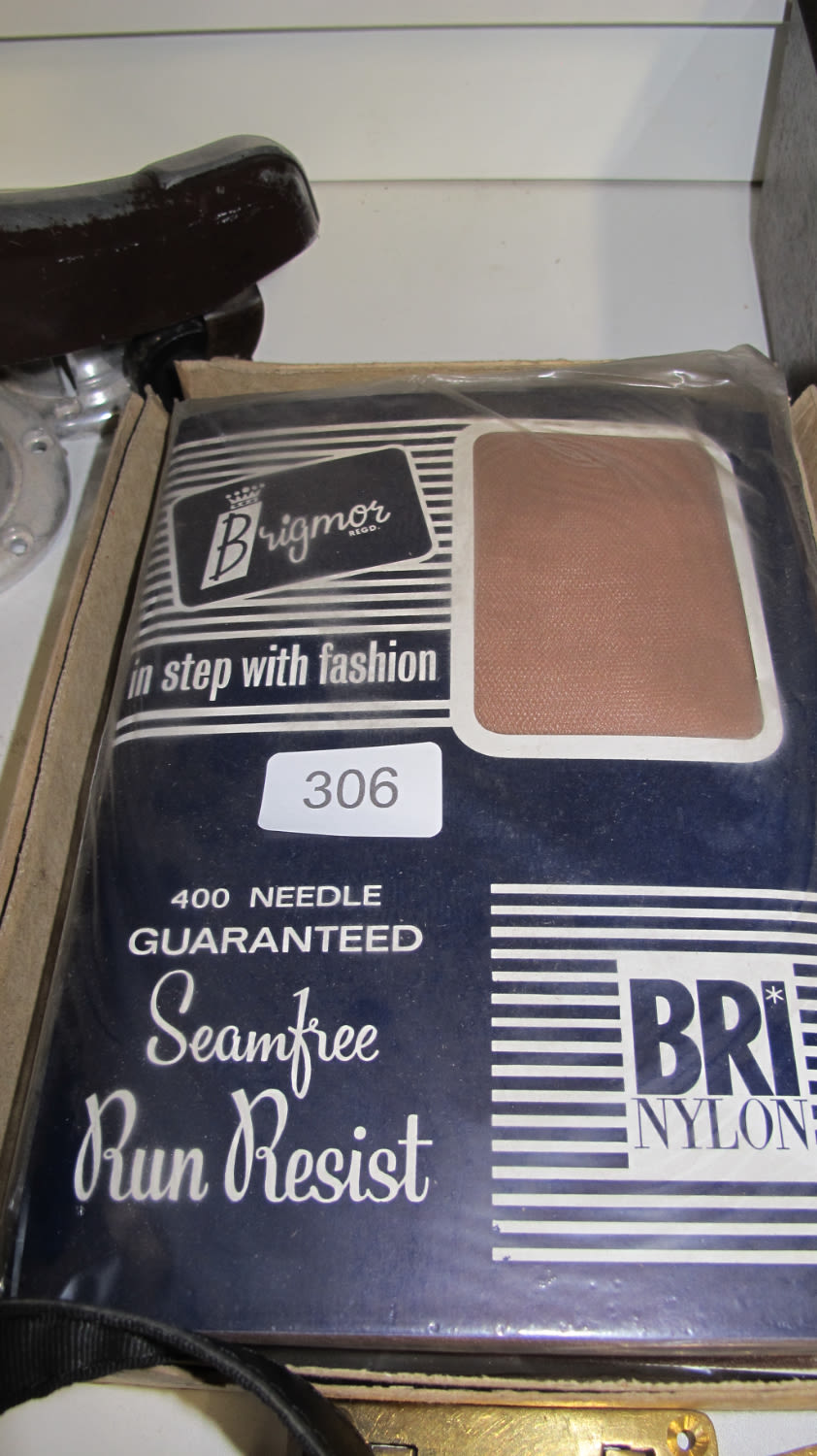 Lot 306: 10 x Stockings
